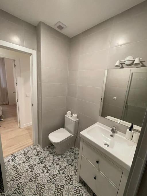 Apartamento Cool Duplex 7pax En Calle Monteleon/centro *