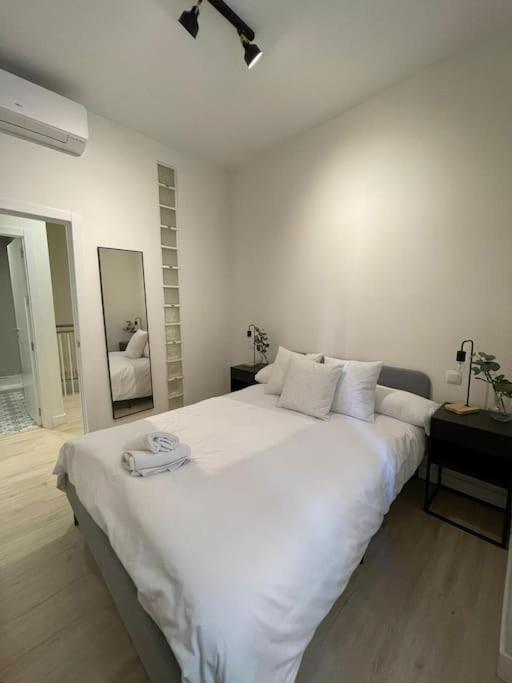 Apartamento Cool Duplex 7pax En Calle Monteleon/centro Madrid