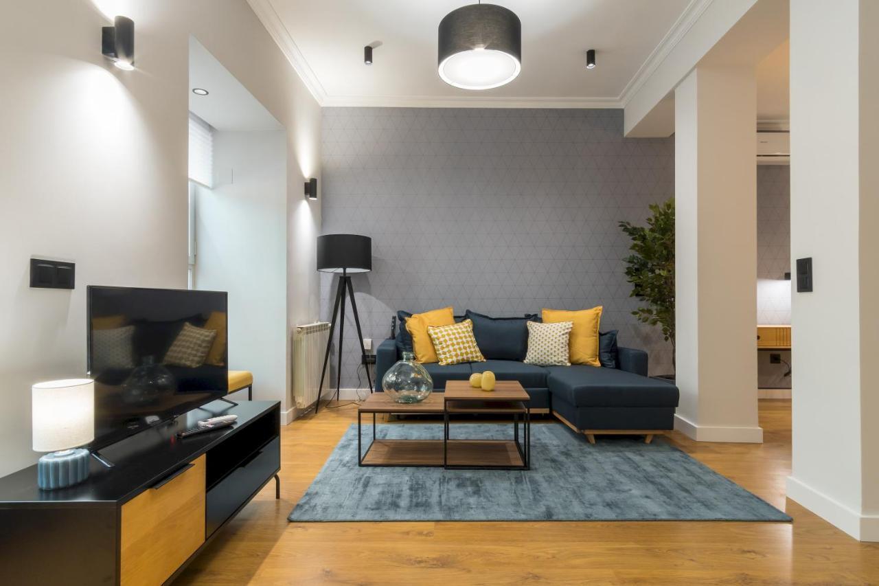 Apartment Wide And Modern -1bd 1,5 Bth- Malasana Madrid