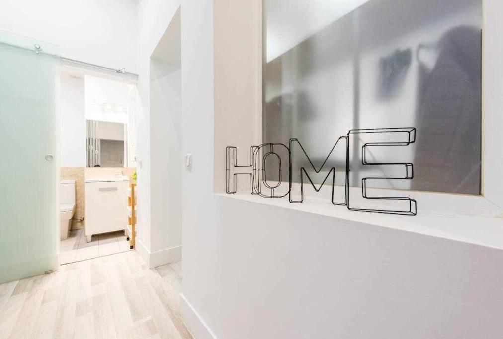 Apartamento Calle Huertas Galeria By Regalatemadrid *