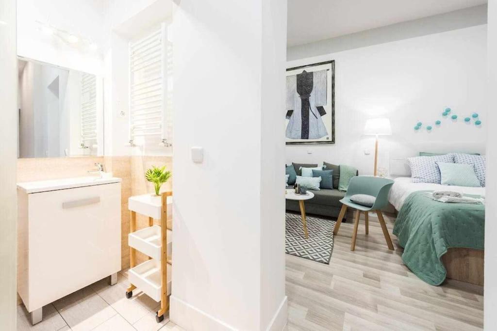 Apartamento Calle Huertas Galeria By Regalatemadrid *
