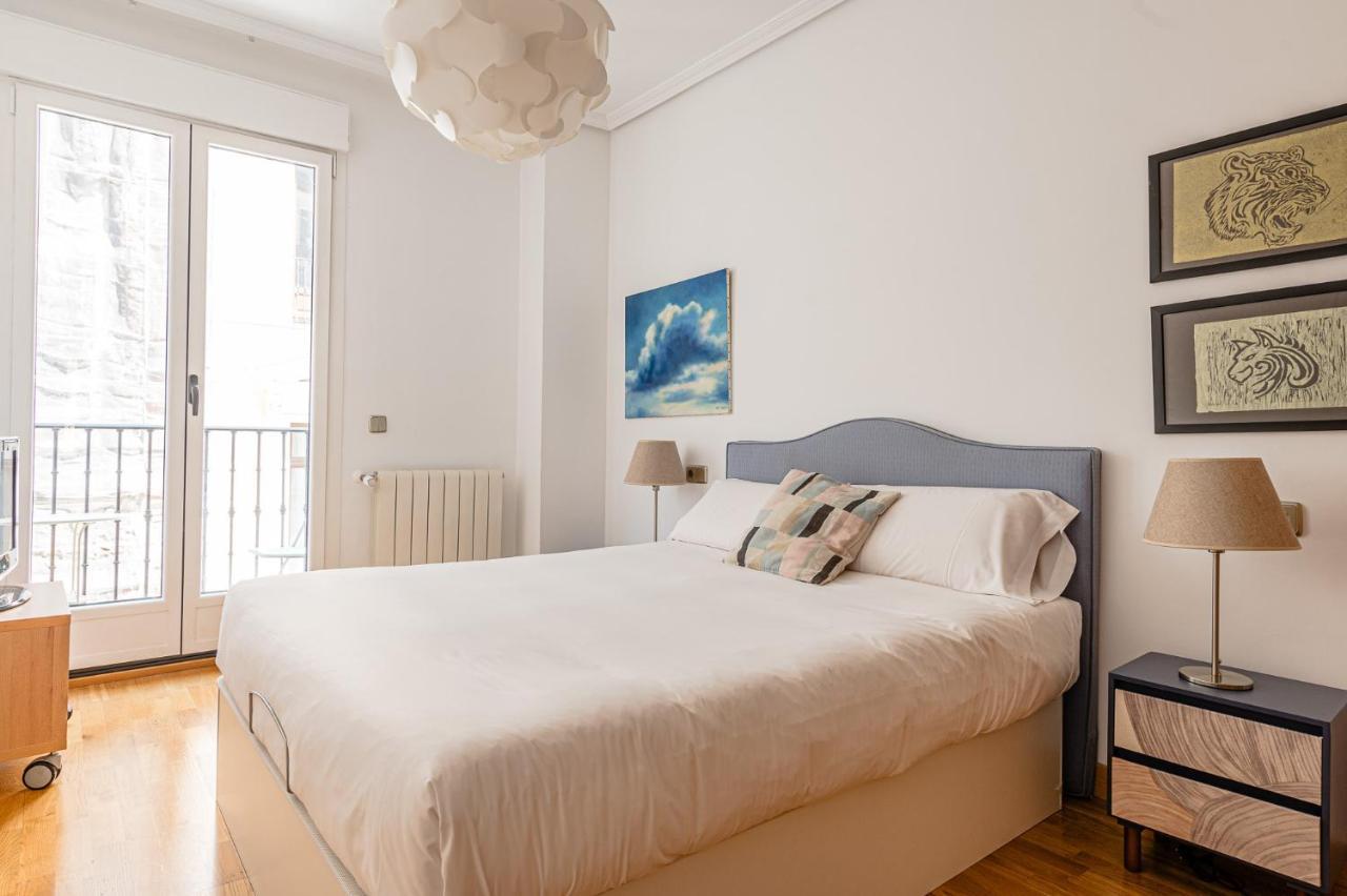 Spacious And Great With Swimming Pool In The Center Of By Sharingco. * Madrid