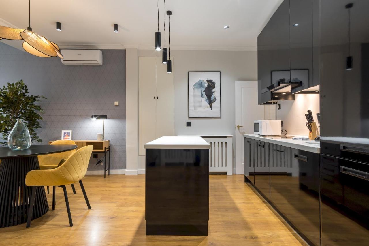 Wide And Modern -1bd 1,5 Bth- Malasana * Madrid