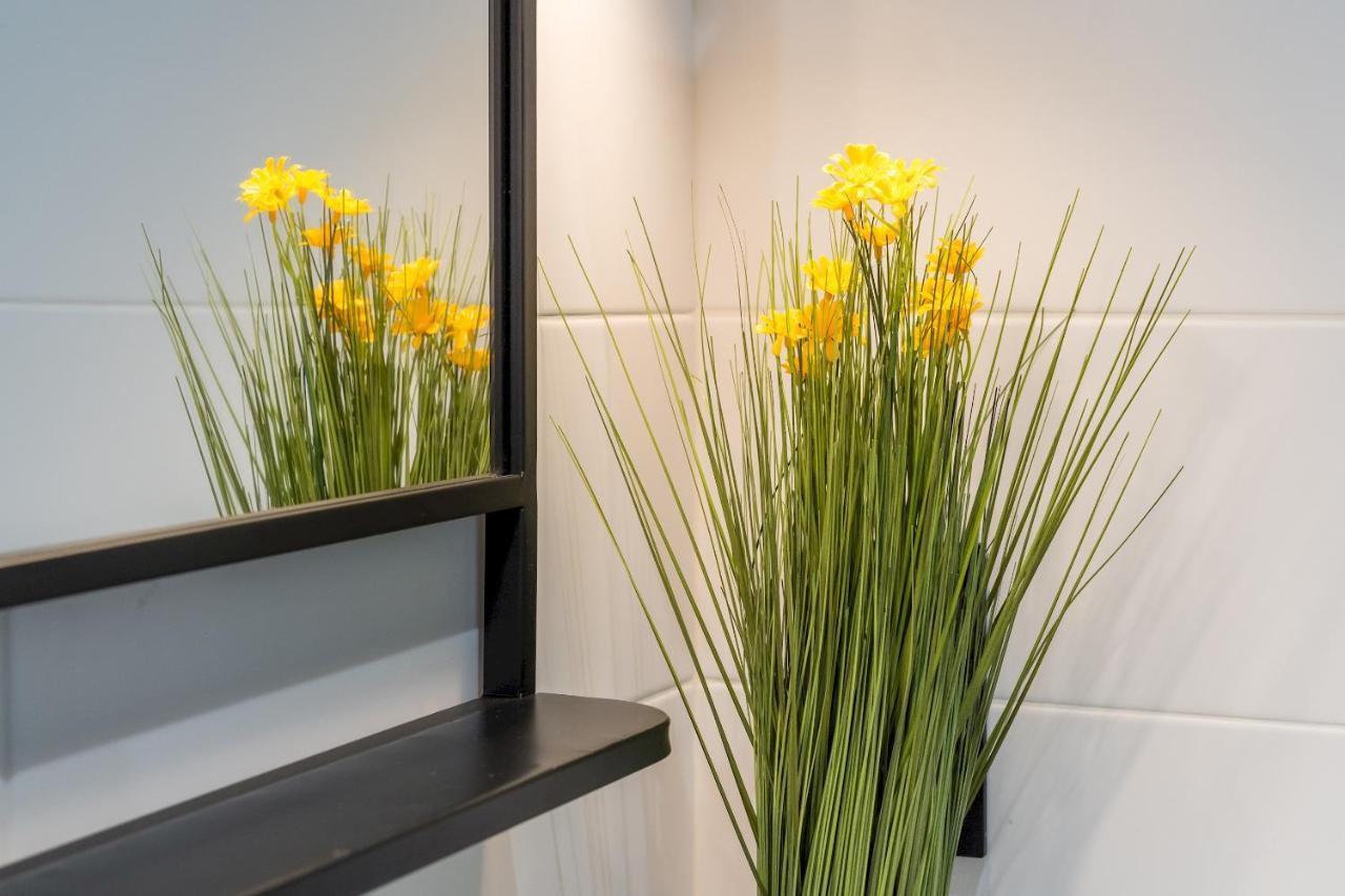 Wide And Modern -1bd 1,5 Bth- Malasana Apartment Madrid