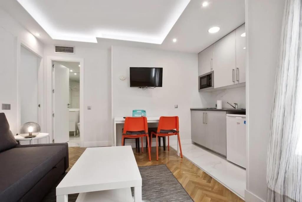 Gran Via By Regalatemadrid Apartment *