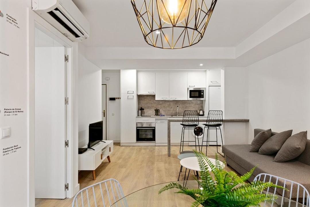 Refurnished One-bedroom Letras Apartamento
