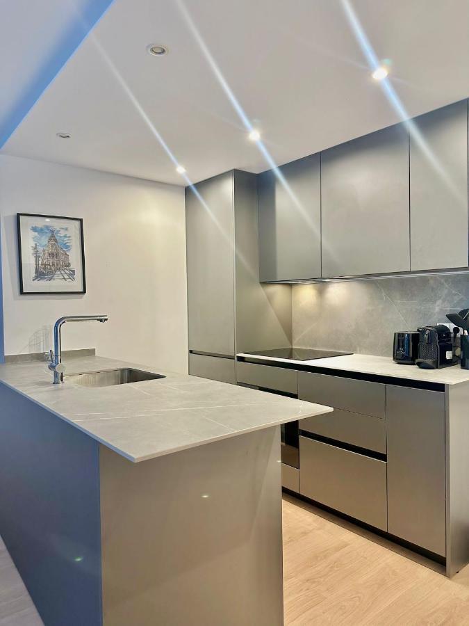 Private In A Shared Apartment, Privada En Un Apartamento Compartido En Pacifico, Quarto em Acomodações Particulares *