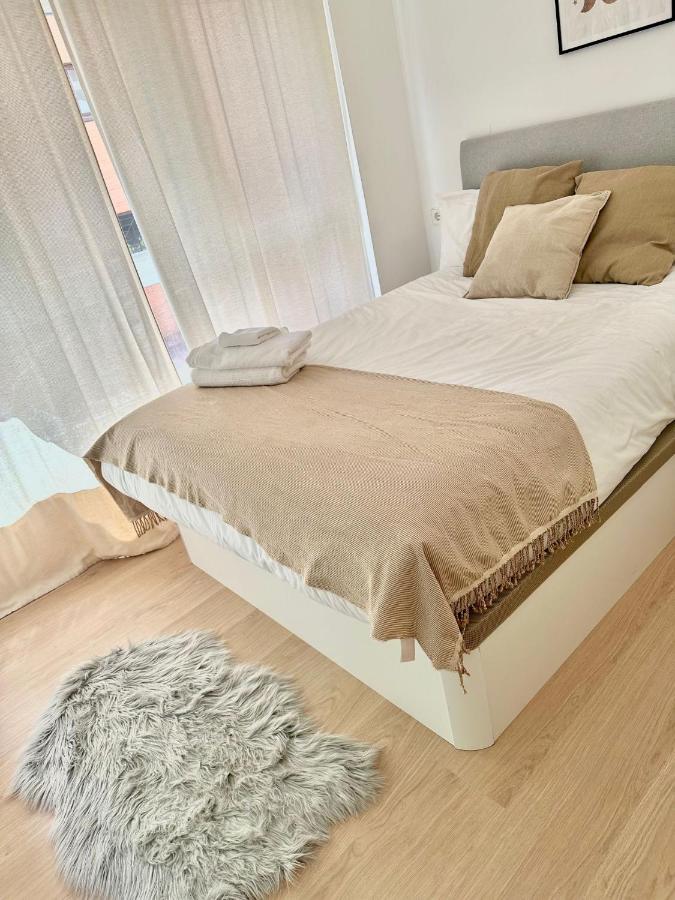 Private In A Shared Apartment, Privada En Un Apartamento Compartido En Pacifico, * Madri