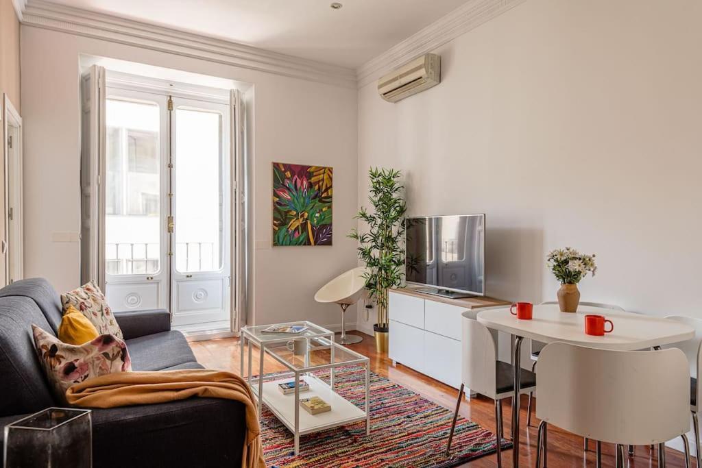 Apartamento Bright In Gran Via With Balconies Inf2iz3 Madrid