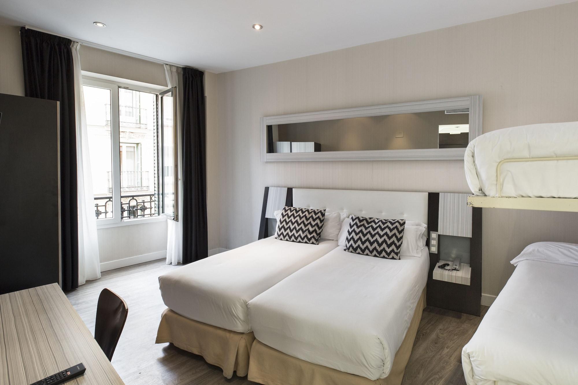 Hotel Petit Palace Triball
