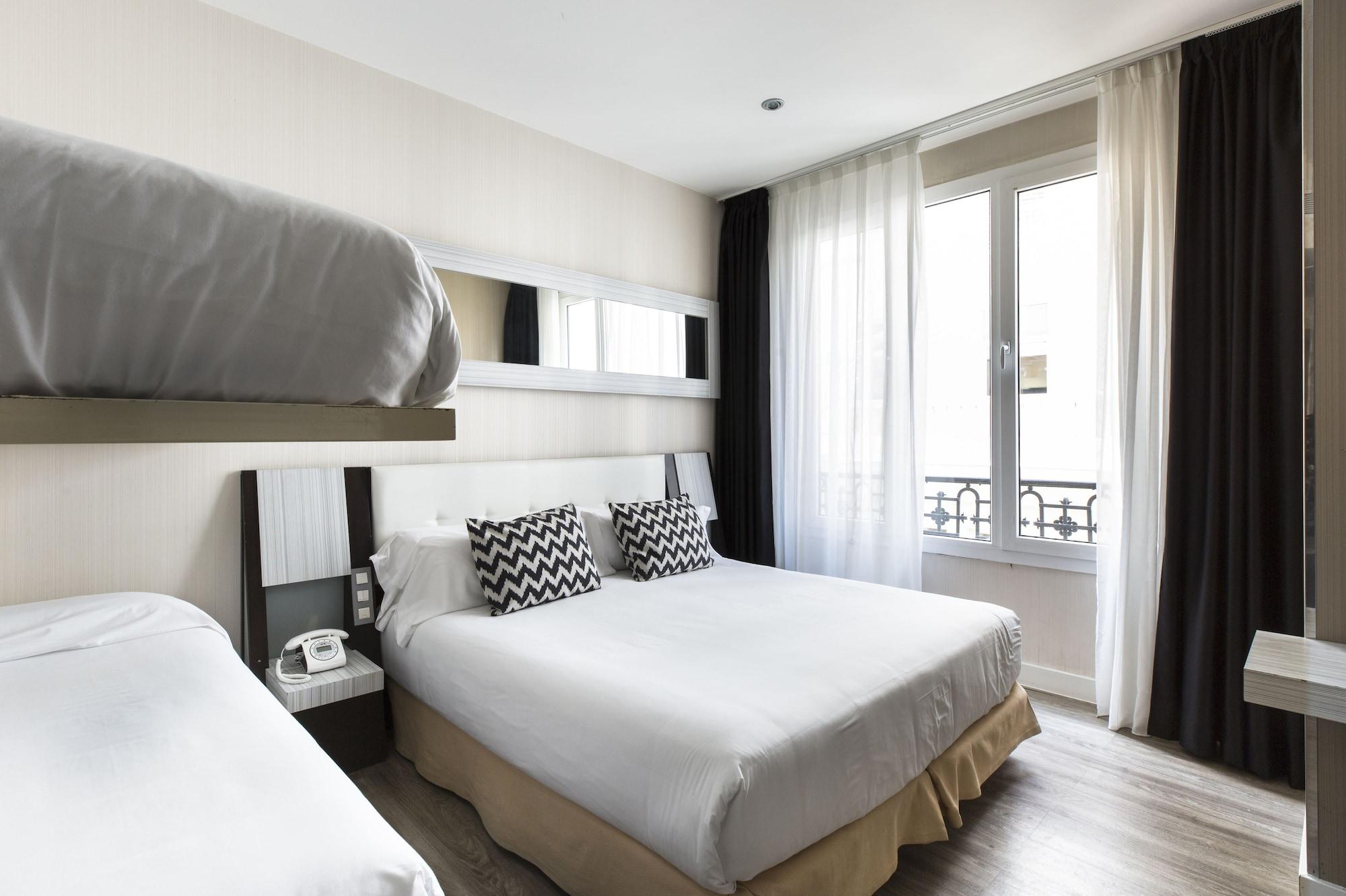 Petit Palace Triball Hotel 3*