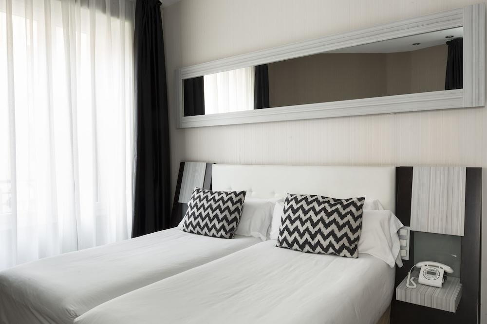 Petit Palace Triball Hotel 3*