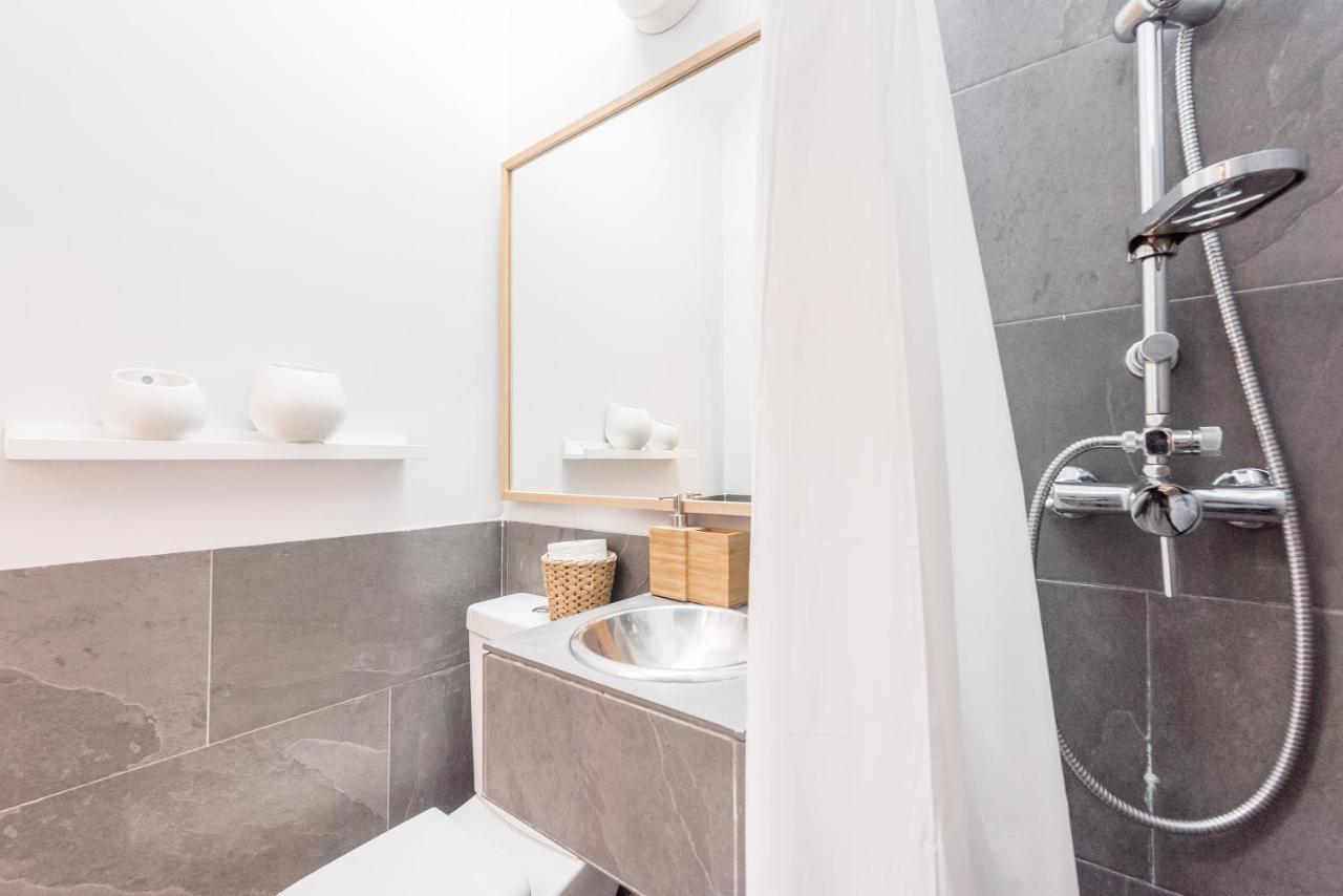 Bohemian 2bedroom Attic In Lavapies Appartement *