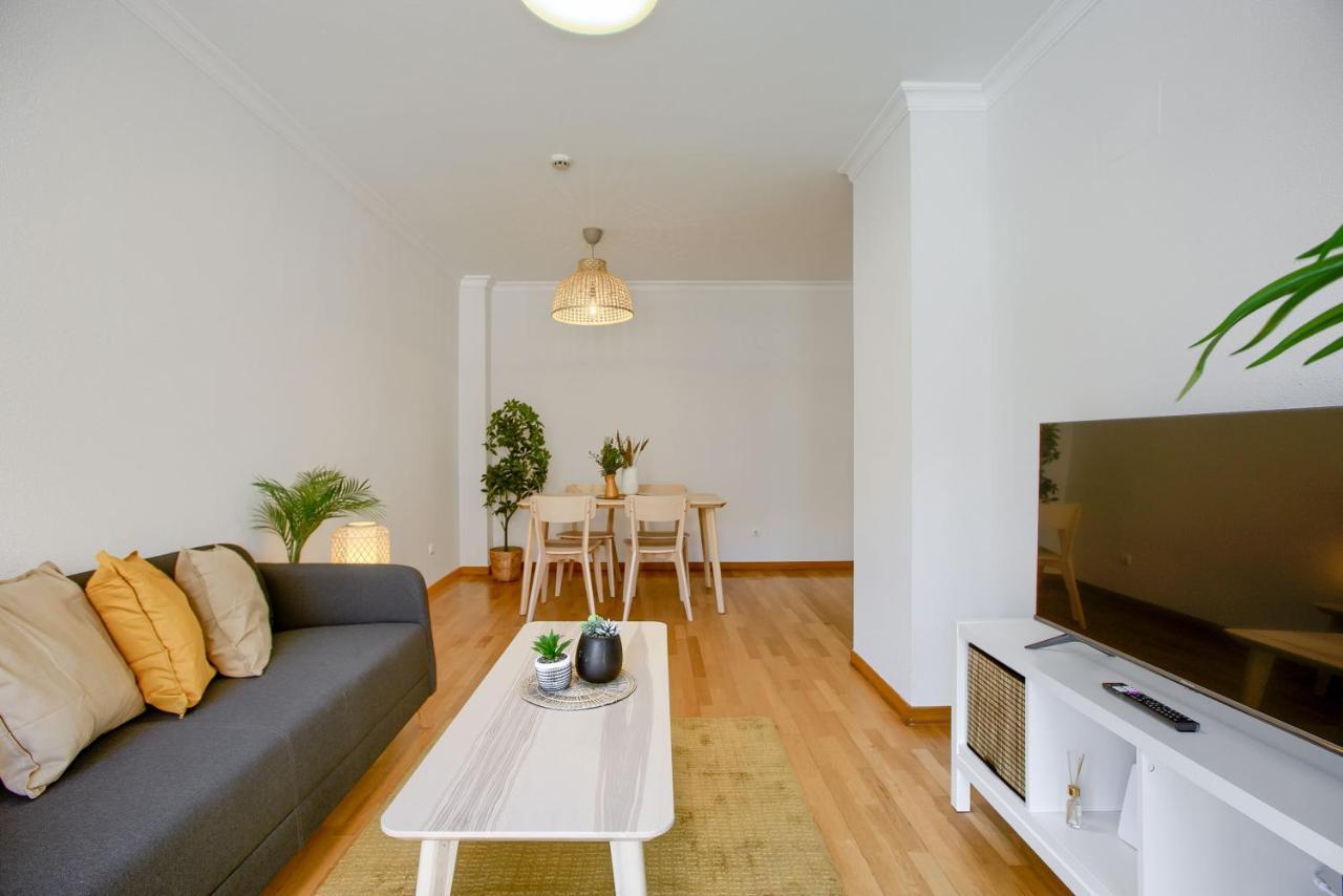 Charming Airport Apartment