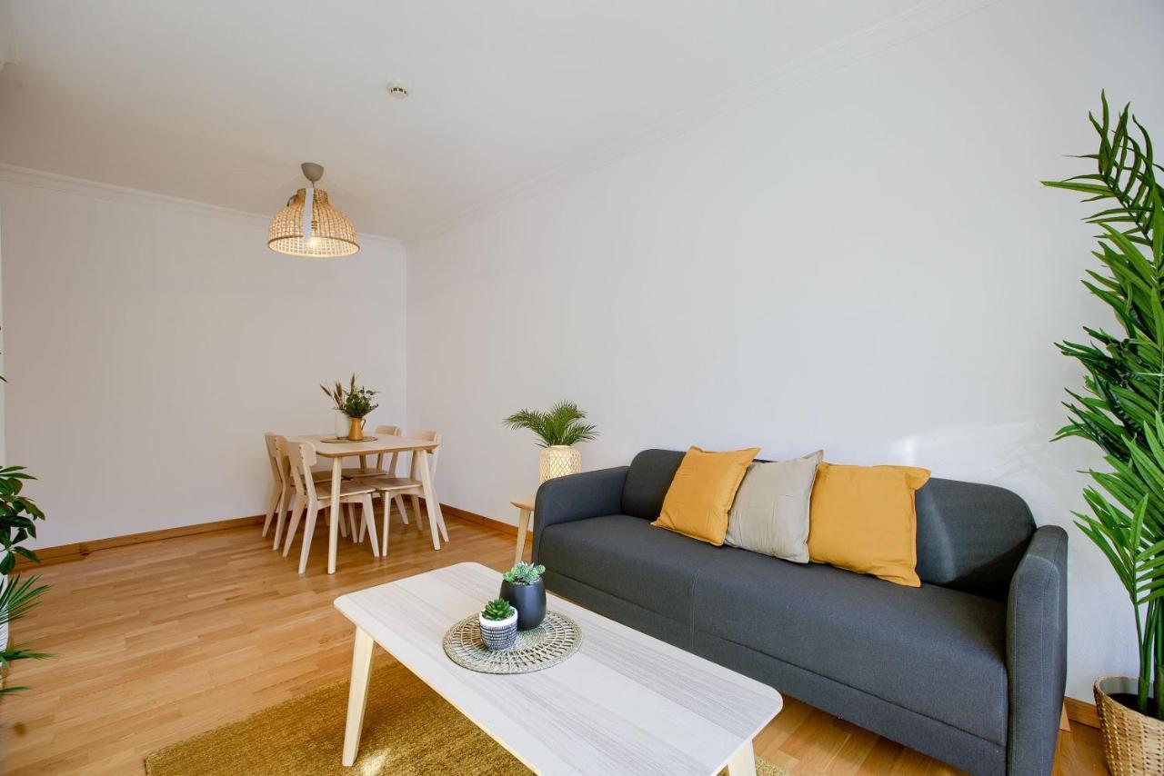 Charming Airport Apartment
