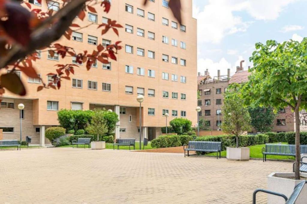 Apartment Impresionante De 4 3 Banos Y 2 Plazas De Garaje