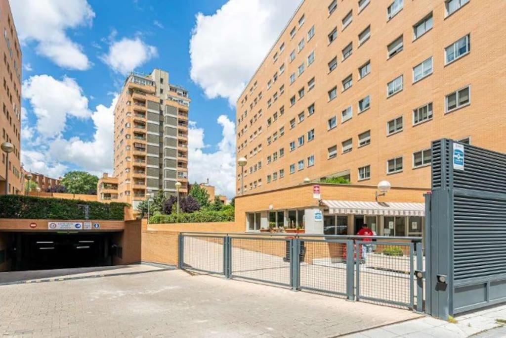 Impresionante De 4 3 Banos Y 2 Plazas De Garaje Apartment Madrid