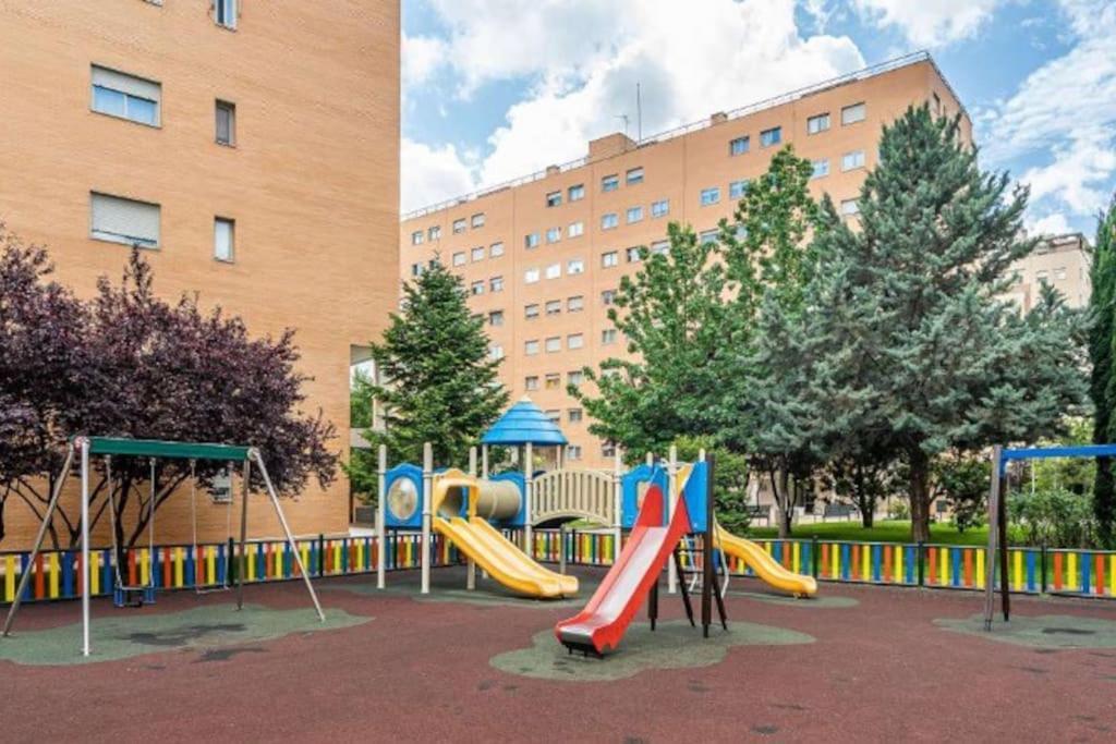 Apartment Impresionante De 4 3 Banos Y 2 Plazas De Garaje