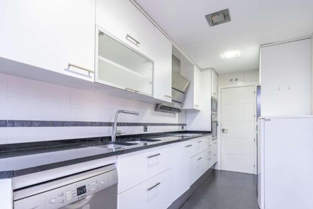 Impresionante De 4 3 Banos Y 2 Plazas De Garaje Apartment