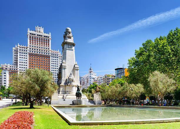 Located In Plaza Espana * Madri