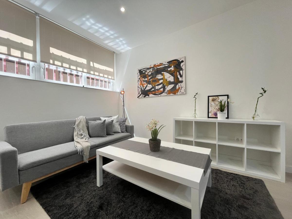 Acogedor Infanta Mercedes Apartment