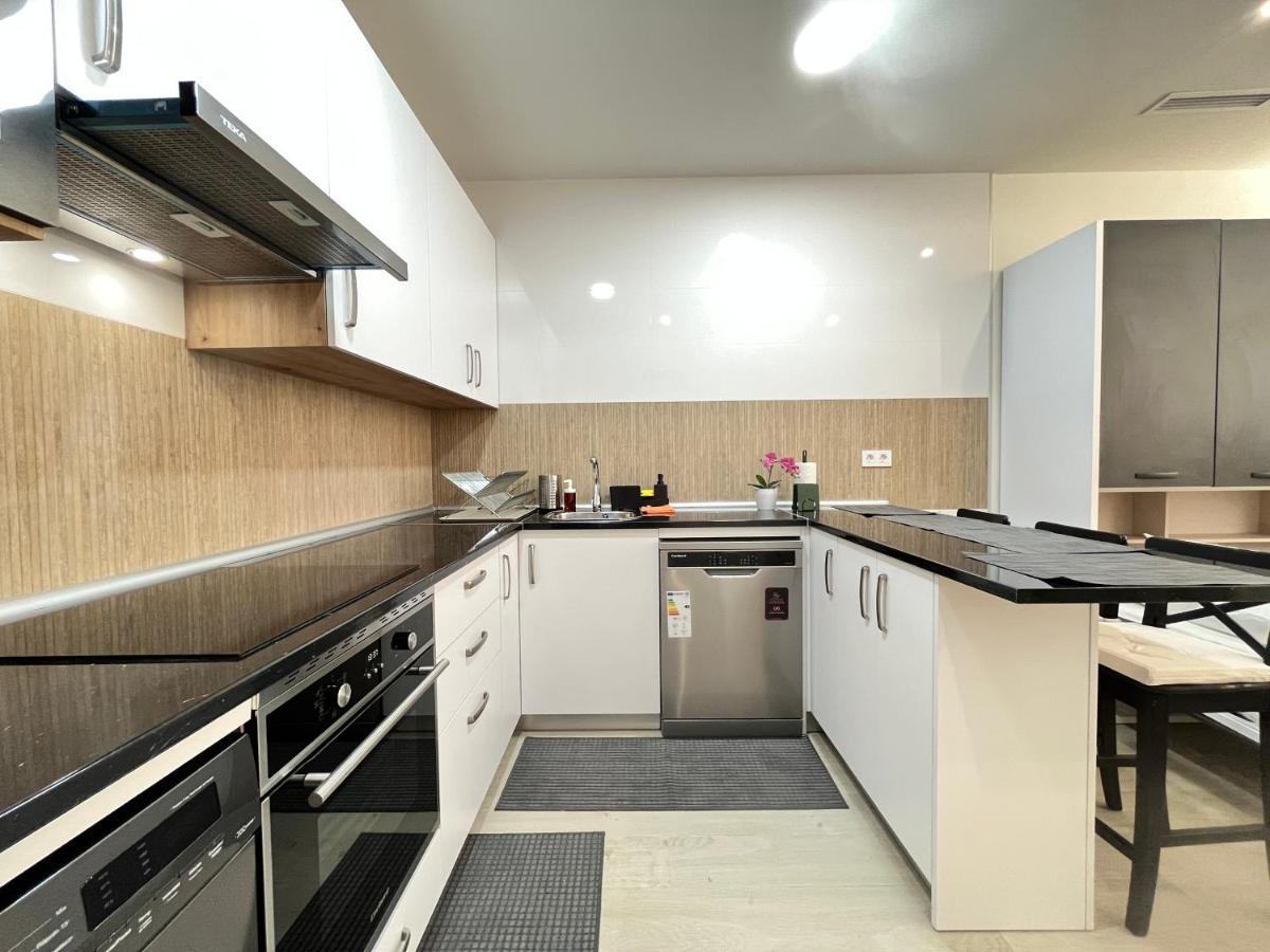 Acogedor Infanta Mercedes Apartment *