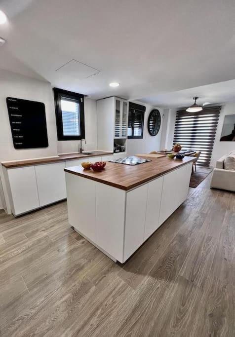 Pousada Acogedora Casa En Con Piscina Privada, Jacuzzy Y Garaje Madri
