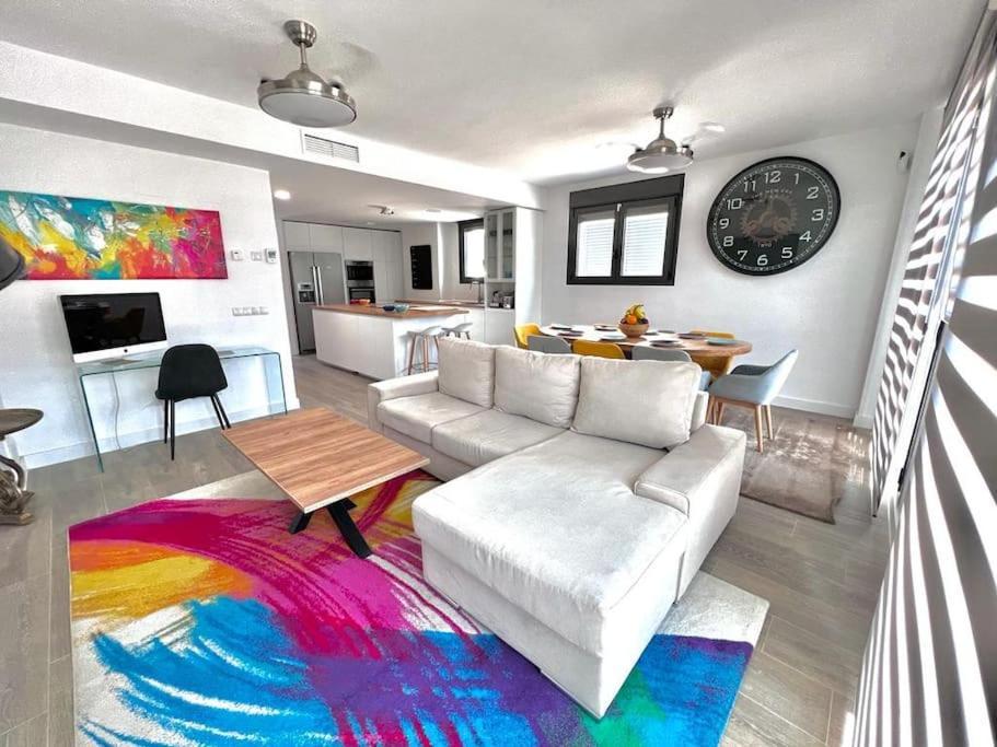 Acogedora Casa En Con Piscina Privada, Jacuzzy Y Garaje Pousada