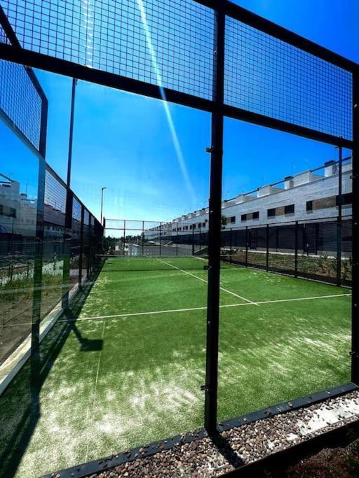 Acogedora Casa En Con Piscina Privada, Jacuzzy Y Garaje Pousada *