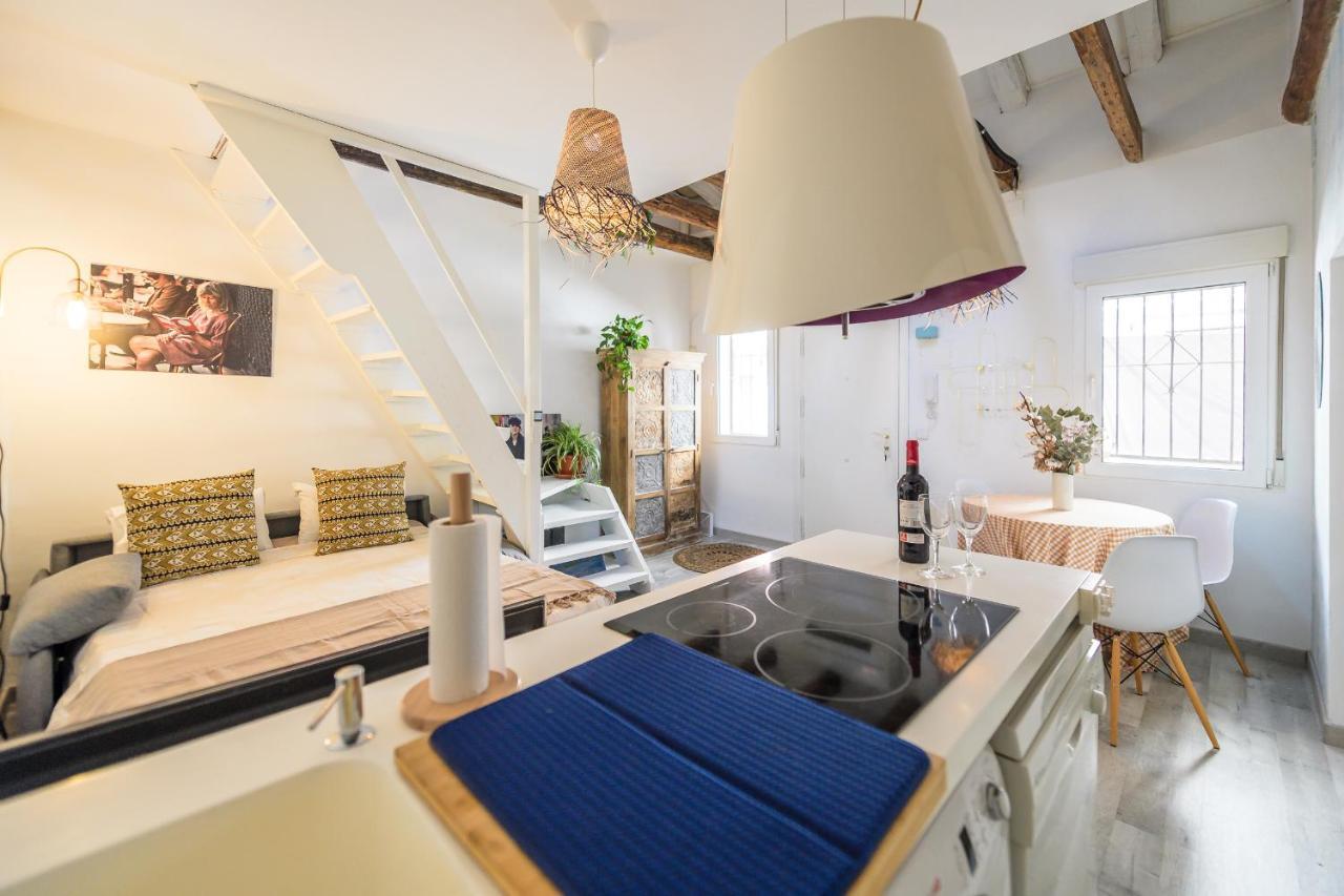 Apartamento Encantadora Buhardilla Temporal Duplex En El Corazon De Sgv51