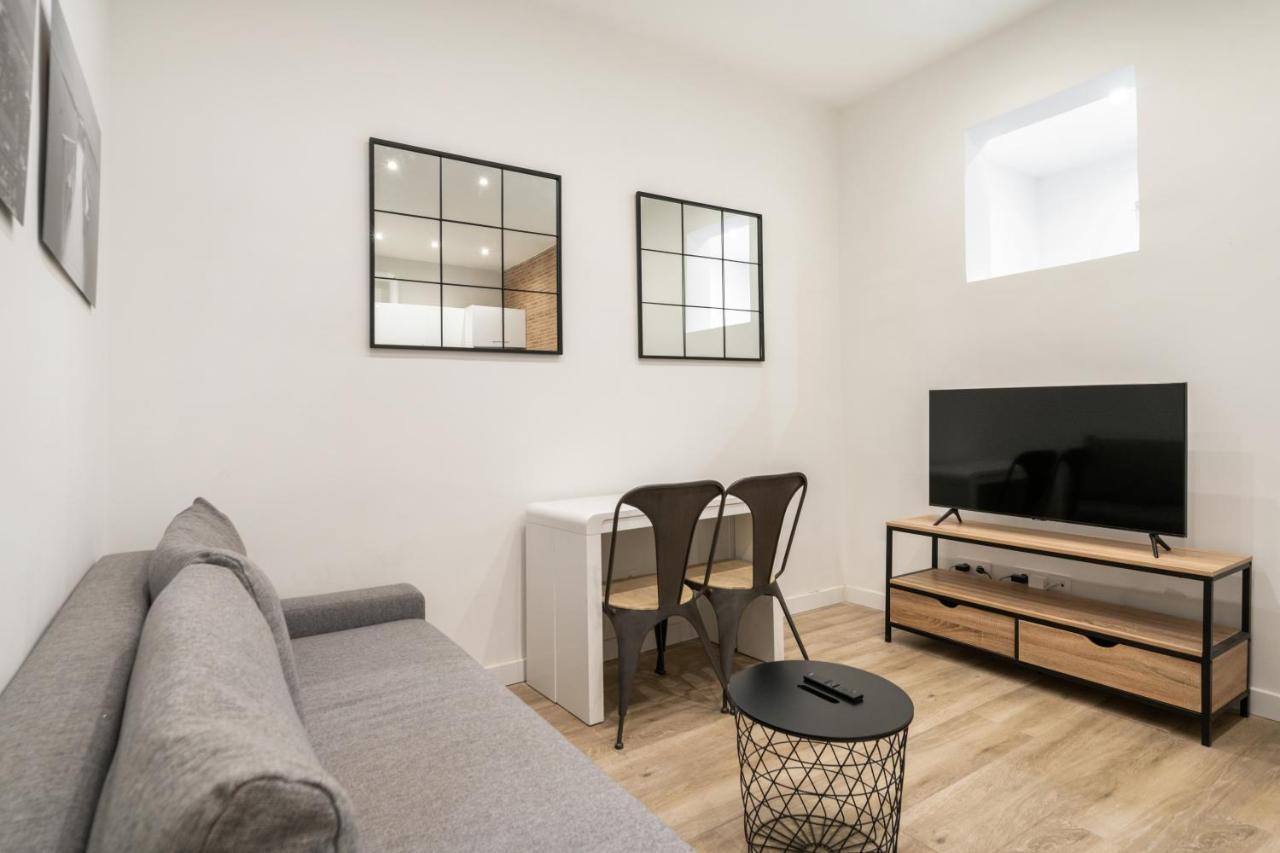 Velarde, Confort Para 2 En Barrio Malasana Apartamento *