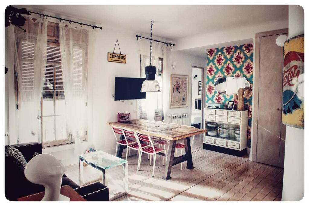 Cozy And Bright In Historic Town Center Madrid