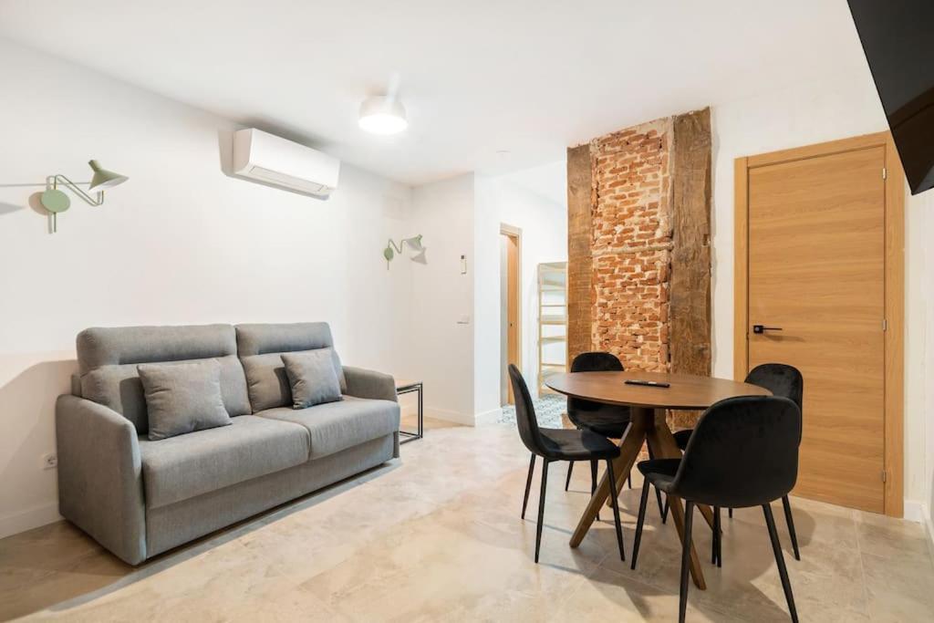 Flat In Lavapies At Street Level S23a * Madrid