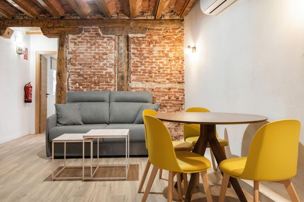 Flat In Lavapies At Street Level S23b