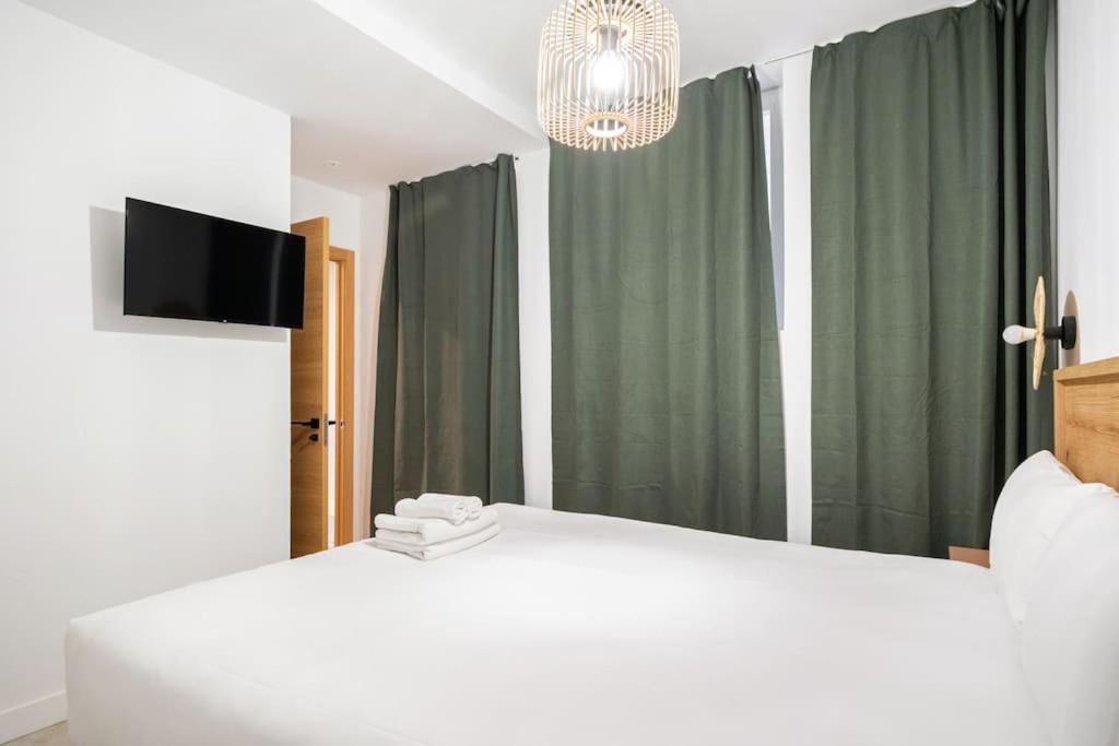 Flat In Lavapies At Street Level S23a Madrid