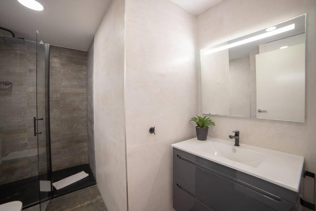 Ifema-airport. 2 Bed. Ac Apartment *