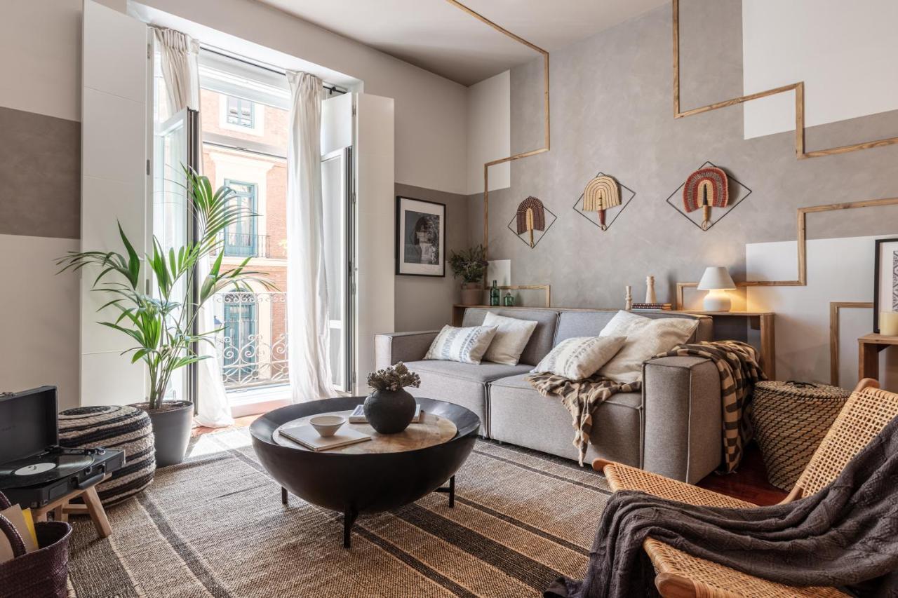 Azreg - 2 Bedroom In Almagro Apartamento