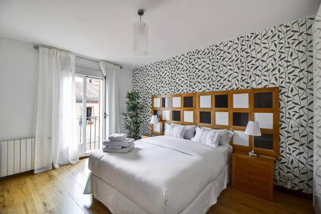 Big Stylish And Modern In Centre *