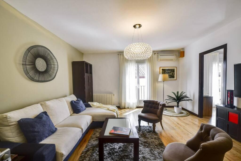 Big Stylish And Modern In Centre