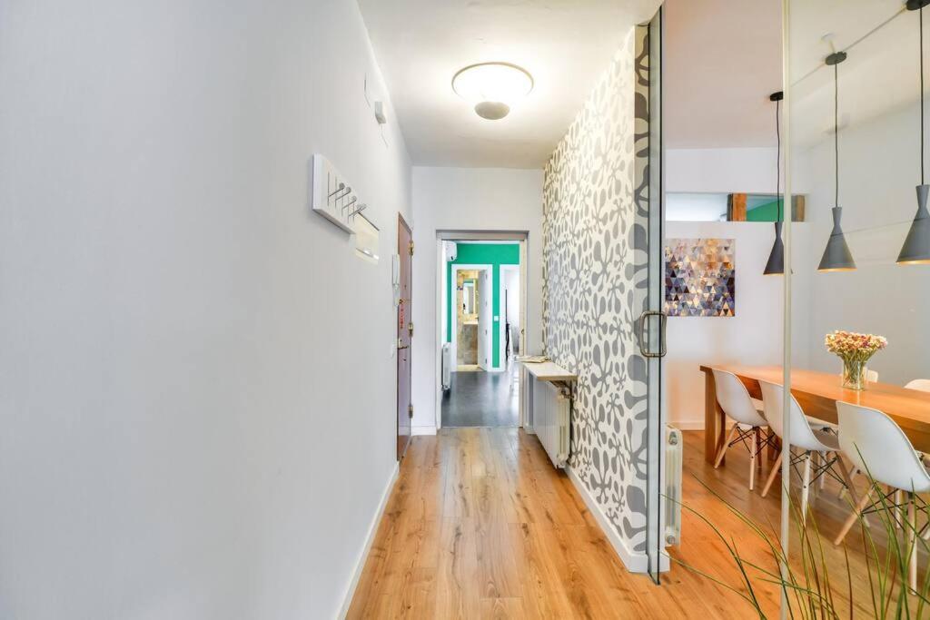 Big Stylish And Modern In Centre *