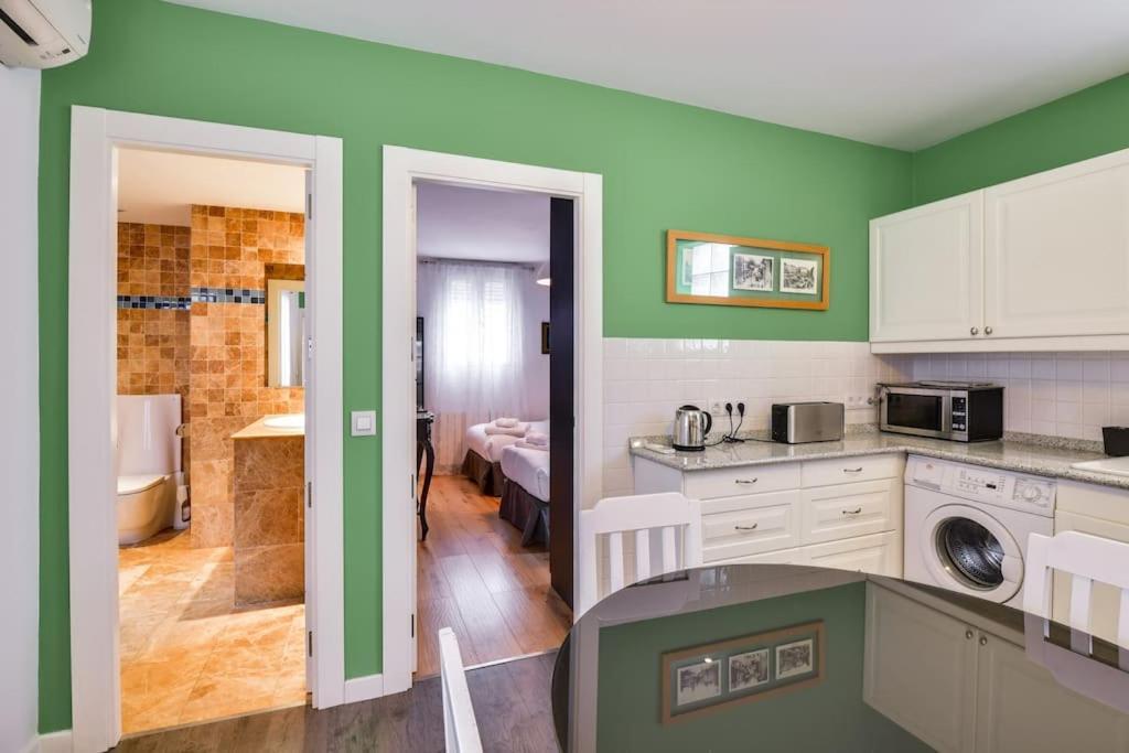 Big Stylish And Modern In Centre Apartment