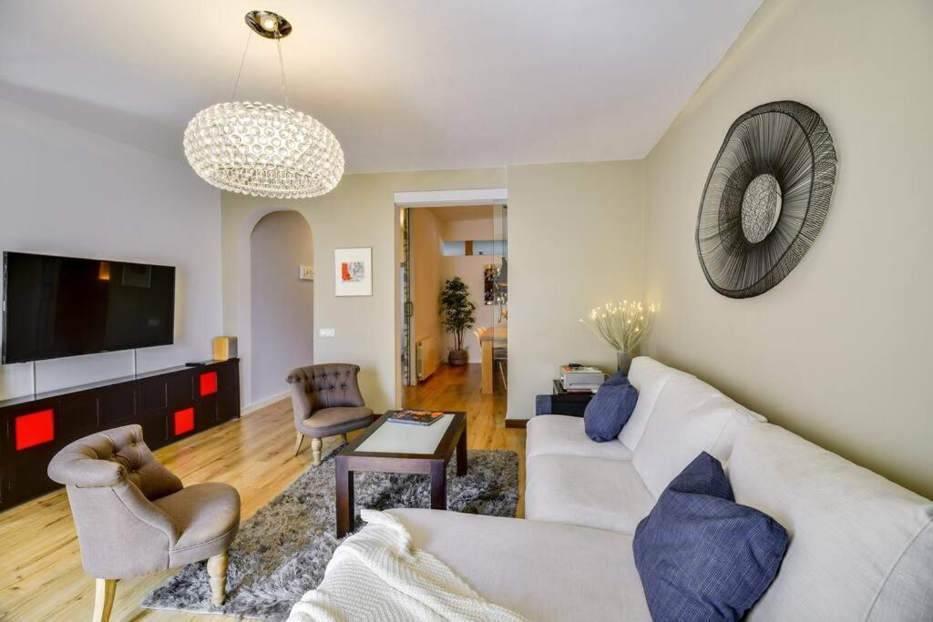 Big Stylish And Modern In Centre Apartment *