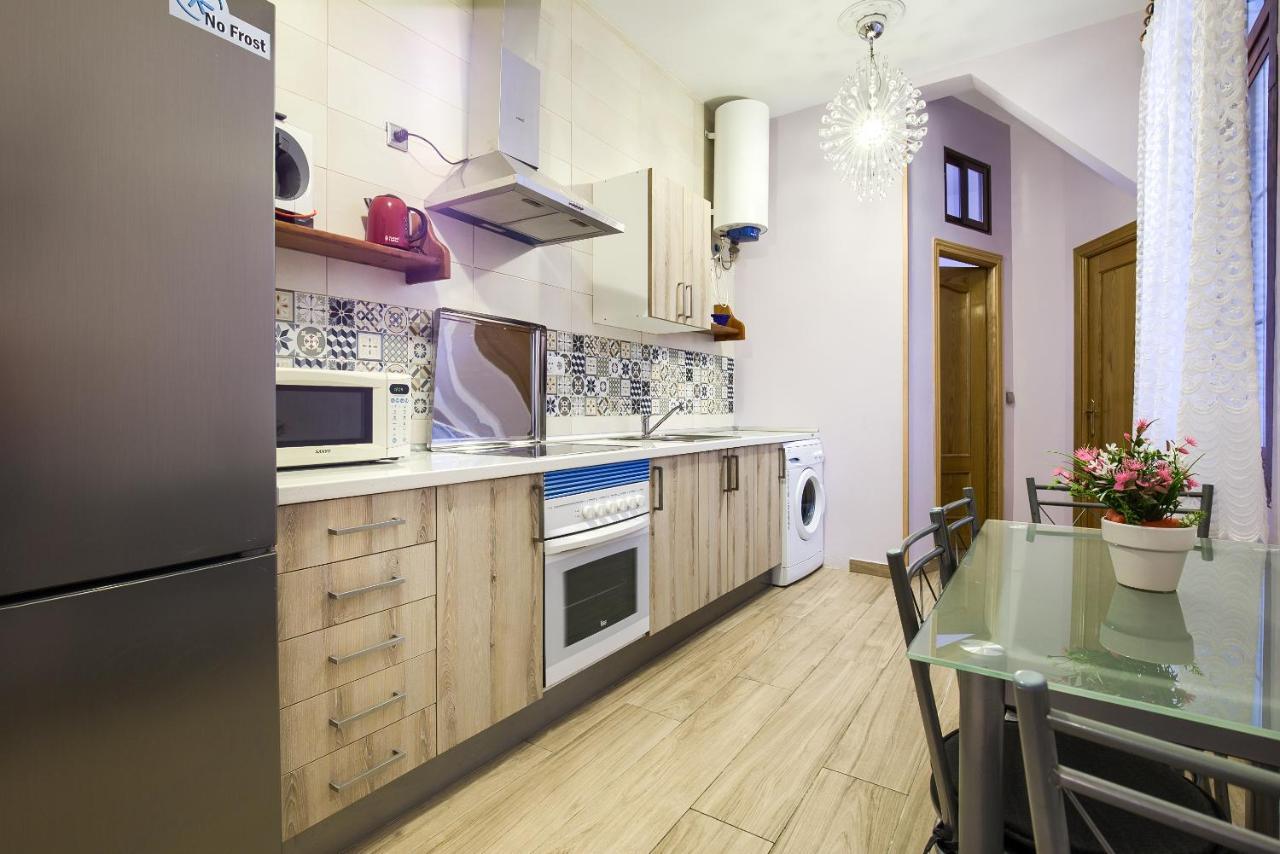 Charming Tirso De Molina I Apartment