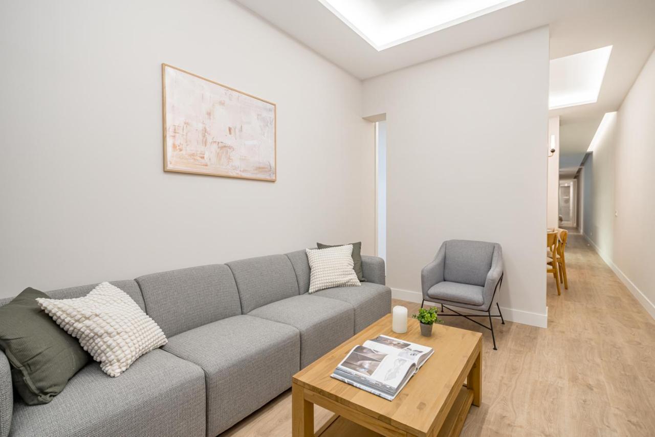Lalatina Iv Calle Conde De Romanones 4br 4bh Apartamento