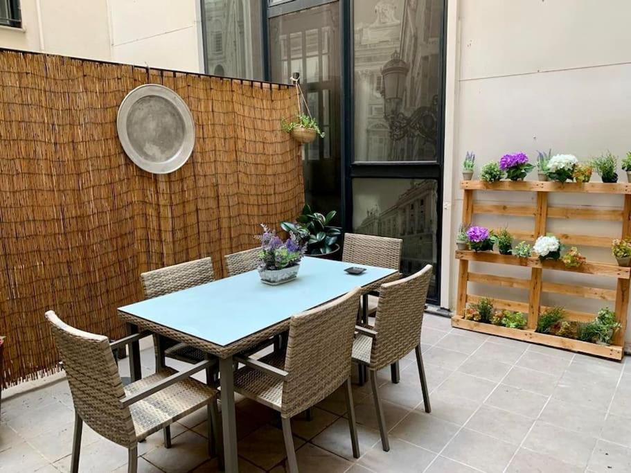 Piso Centrico Con Patio Privado *
