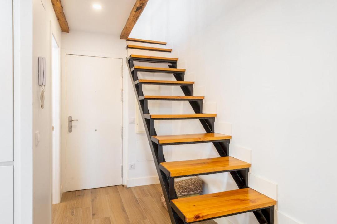 Apartment Bright Duplex- 1bd 1,5 Bth - Sol *