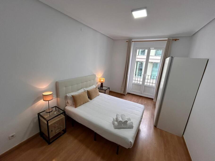 Stunning In Gran Via For 4 People. S3 Apartment Madrid