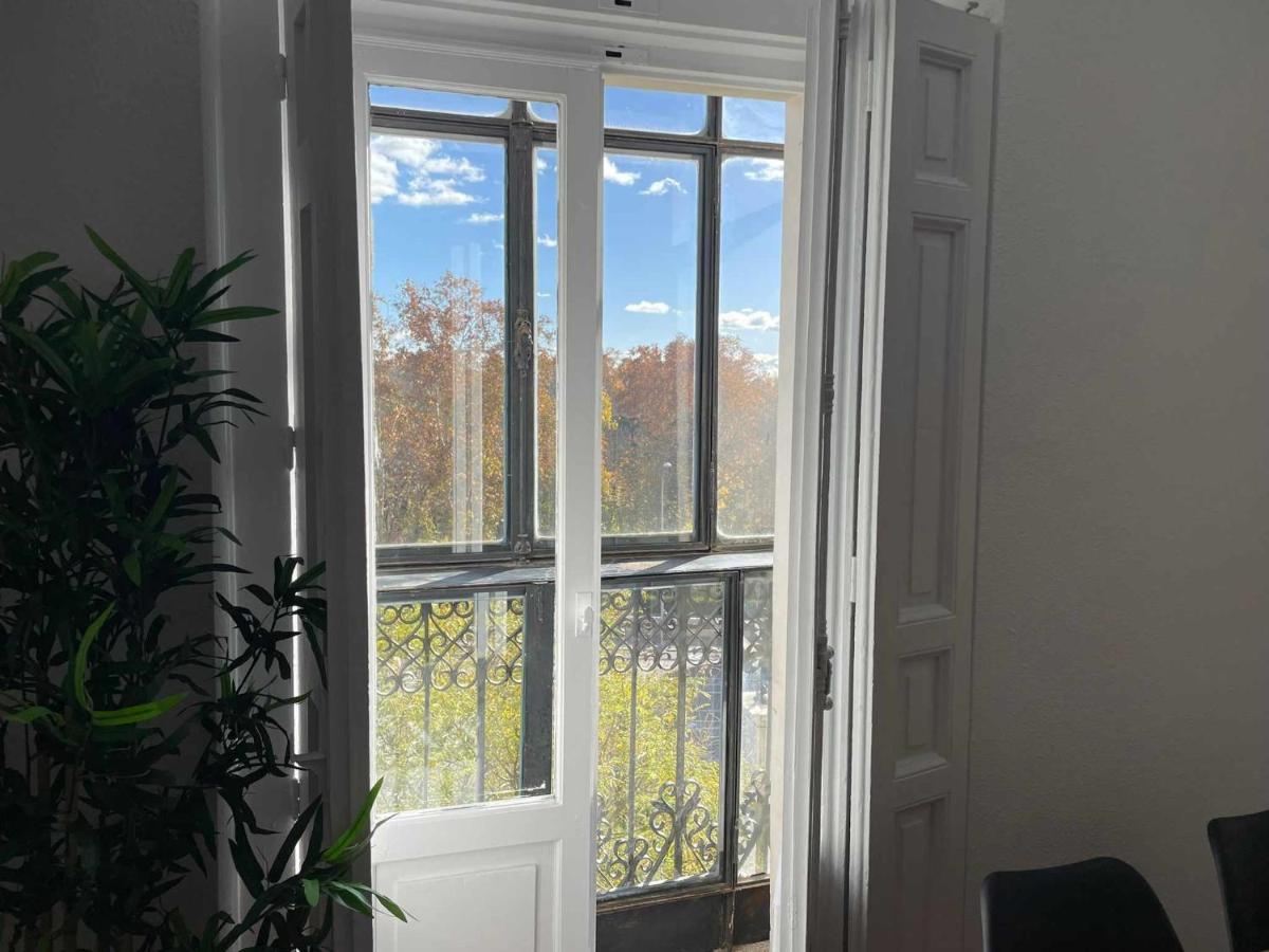 Apartamento Piso Luminoso Con Balcones Frente Parque Retiro