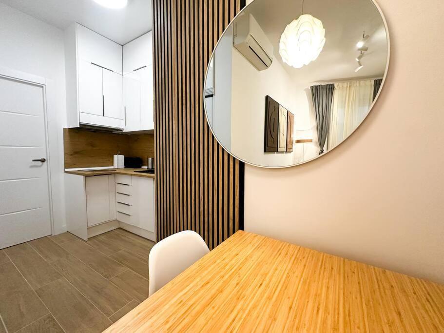 Cozy 2bd Flat City Center + Ac
