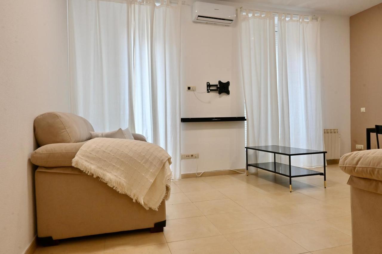 For Acogedor Temporal De 1 Y Salon, A Pasos De Gran Via Inf3d Apartment *